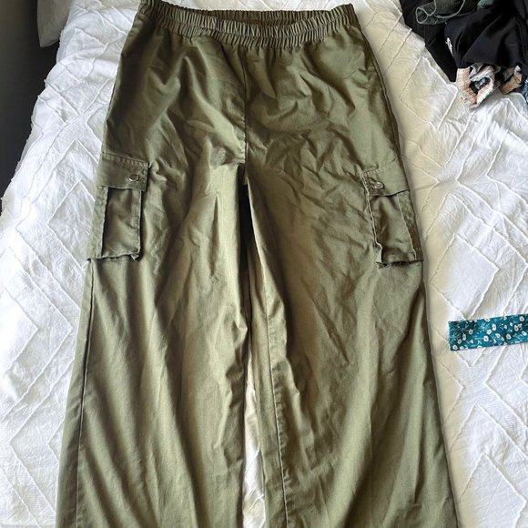 Pretty Little Thing - Green Wide Leg High Waisted Cargo Pants - Picture 5 of 6